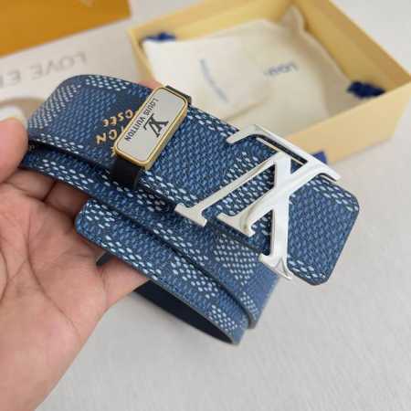 品名： Lv..路易..威登腰带皮带原单 P180 型号：挂扣，经典纯钢材质面字母挂扣，头层牛皮，图片实物拍摄 材料：头层牛皮，挂扣系列，纯钢材质扣头，钯镀电镀 - 点击图像关闭