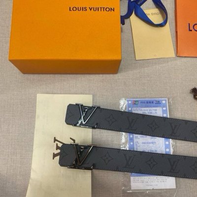 品牌：Lv路易威登 等级：男士皮带.定制头牛层皮.双可面用。油精边致、官同网步新款 配专全柜套包装 送眼打针 长度不裁剪 带身长度国码95厘米 100厘米 扣头