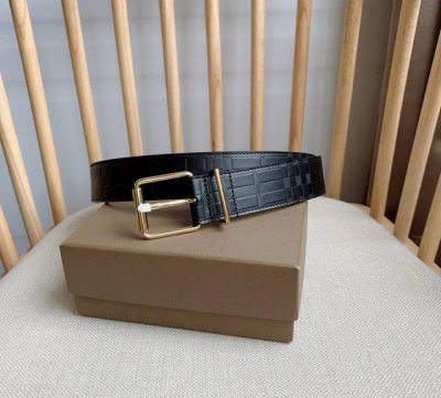Burberry 巴宝莉专柜同步上新意大利制皮革腰带 精心搭配品牌格纹压花 搭配哑光搭扣营造精致设计感 宽:3.5Cm 精致优雅 简单大方