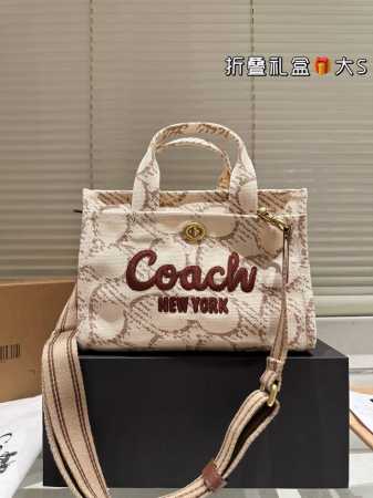复刻版 原版布 Coach 蔻驰 Cargo Tote 单宁牛仔托特包 千呼万唤的牛仔系列终于来噜～ 对牛仔真的毫无抵抗力 自己搭配小挂件会更Q 尺寸: 26. - 点击图像关闭