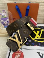 品名：Lv..路易..威登原单 材质：原单牛皮腰带 百分百头层牛皮腰带保证真皮，24K纯钢扣，专柜原单品质、做工精细，时尚大牌，送人自用首选 包