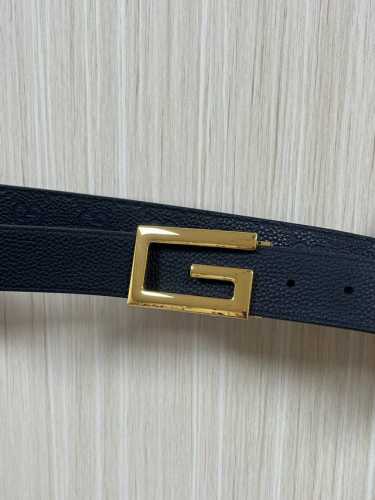 3.5宽双面荔枝纹压G.双面进口皮，搭配精品旋转夹扣，