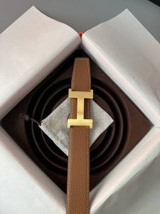 原单品质 Togo皮双面皮腰带32毫米搭配精致五金四角焊点精品扣，一款可搭配西服或休闲装的完美配饰。6524290