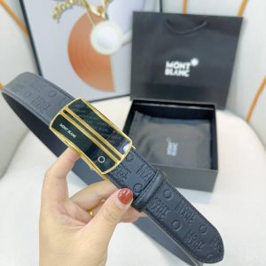特 品牌：万宝龙 进口小牛皮，手感细腻柔软。搭配纯钢精品扣，自动扣男士必备！宽度：3.5Cm