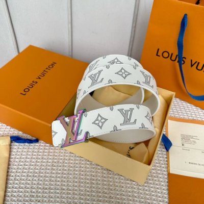 寬度：40Mm Lv Pyrmide Truck L Oeii雙面腰帶 驢家 海外原單代特供 面為進口小牛皮壓飾有標誌性品牌圖案效果工藝 原廠配色柔軟小牛皮底