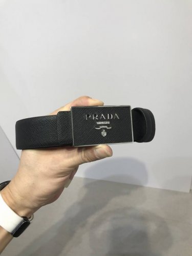 配送专柜包装 打孔针 宽35Mm，支持Nfc 原单双面进口头层牛皮带身，搭配原版经典三角微标扣，手感.油边近乎完美，原产皮料牛皮定制，质感无可挑剔，出众的细节，