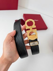 品名：菲拉格慕.Ferrgamo腰带 皮带 原单 型号：挂扣，纯铜材质经典挂扣，实物拍摄，头层牛皮 材料：百分百头层牛皮，保证真皮。纯铜材质，真空电镀永不掉色，