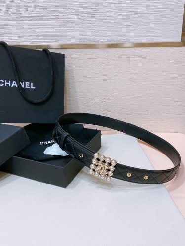 Chanel 24C 小牛皮、金属 与琉璃珍珠 金与珍珠白 Logo搭扣 黄铜金属羊皮菱格带身 手感柔软 细腻3.0Cm 码数75- -100
