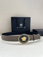 宽度3.8Cm Versace 皮带，配有立体La Medusa双面搭扣，一面饰有Barroco印花。 La Medusa搭扣 腰带环 底面料：100%牛皮