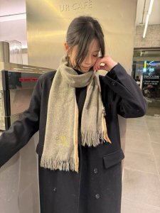 Loro piana 诺悠翩雅 官网同步发售，贸易公司尾单，极品山羊绒围巾披肩 送人自留都太高大上了重磅上新，爆款爆款，渠道极品硬货～出口意大利直供专柜尾单到手