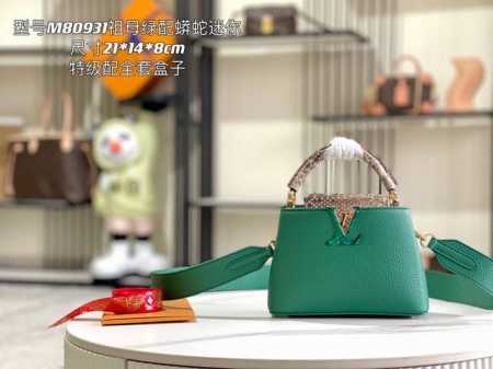 特级配全套包装 特级精品原厂皮M80931祖母绿配蟒蛇金扣 Capucines Bb手袋 法国进口小牛皮,闪亮的金属饰件,特有的Capucines搭盖既可收入包 - 点击图像关闭