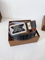 品名 巴宝莉.Burberry腰带 皮带 原单 型号 挂扣 经典纯钢材质挂扣 实物拍摄 头层牛皮 材料 百分百头层牛皮 保证真皮 双面可用专柜同等质量 经典鳄鱼