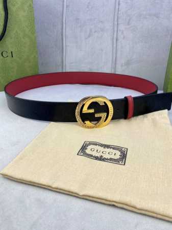 宽度4.0Cm Gucci 双面腰带，一侧为gg Supreme帆布，反面一侧为枣红色头层小牛皮。配以互扣式双g钢扣采用真空电镀 厚度6.0Mm - 点击图像关闭