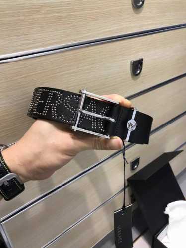 配送专柜包装 打孔针 批专柜同款、实拍专柜官网，尺寸:宽35Mm，原版立体人头针扣 ，极富重金属设计美感 ，双面采用进口原版小牛皮，配制五金戒指，彰显个性，清晰