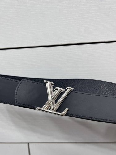 特 Lv.路易威登 全套包装 宽度 40Mm宽度 正品一体铸造五金钢扣 原厂皮料 双面原厂定制进口面料 可送礼自用不错选择