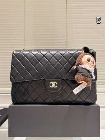 牛皮版本 Chanel Cf 牛仔机场包！ 那种自带慵懒效果 松松垮垮的感觉！ 真的超超大！ 太潮太酷了这个Size！ 这只时髦又好背的中古包！！！ Size： - 点击图像关闭