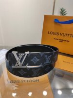Lv.路易威登 全套包装 宽度 40Mm宽度 正品一体铸造五金钢扣 原厂皮料 双面原厂定制进口面料 可送礼自用不错选择