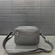 Bottega Veneta 葆蝶家 手工编织男士腰包 单肩包 斜挎包 经典百搭 实物拍摄 原厂原版面料 配送防尘袋 23 X 16 Cm。