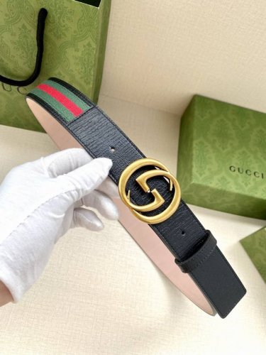 宽度 Cm Gucci 经典帆布织带腰带，配以织纹皮质滚边和双g原单钢扣。绿色 红色 绿色棉质帆布编织腰带，配以黑色头层牛皮