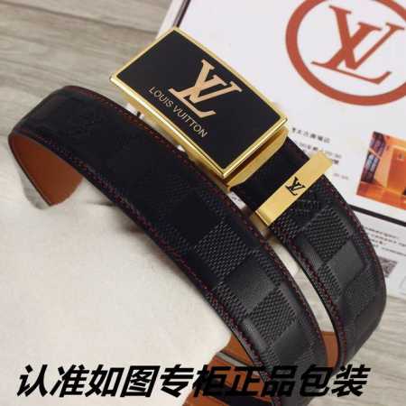 品名：Lv..路易..威登自动扣 型号：认准如图专柜包装，赠送打孔器 材料：百分百头层牛皮，24K纯钢扣，自动带身，保证真皮。专柜同等质量， 送人自用首选 包装 - 点击图像关闭