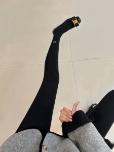 加厚款 配包装 一盒一双 缪缪 Miumiu Ins爆款，秋冬加厚加绒连裤袜 ，对版高货！超大弹力。 好看到爆炸 的潮牌丝袜轻微的透肤感，保暖又舒适。 超多明星