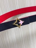 3.0宽 女士无线腰带，当季新款，一面大红色进口牛皮印花，一面进口小牛皮平纹，搭配精品钢扣。实拍图。
