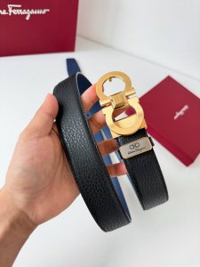 品名：菲拉格慕.Ferrgamo腰带 皮带 原单 型号：挂扣，纯铜材质经典挂扣，实物拍摄，头层牛皮 材料：百分百头层牛皮，保证真皮。纯铜材质，真空电镀永不掉色，