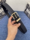 腰带P 35 毫米海军蓝色粒面牛皮革 编号: 4333Rutam_H56E。 这款腰带采用海军蓝色粒面牛皮革精心制作，饰以复古银色饰面黄铜针扣，彰显优雅时尚风范