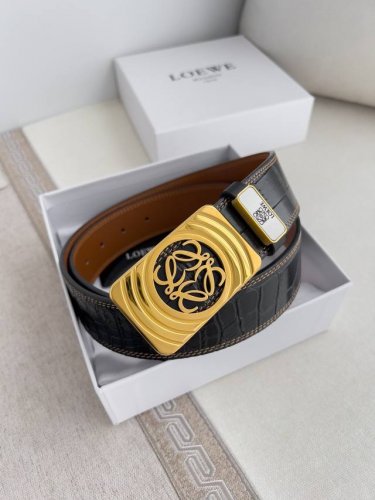 品名：罗意威.Loewe 腰带 皮带 型号：挂扣，纯钢材质挂扣，图片实物拍摄 材料：百分百头层牛皮，保证真皮。24K纯钢扣，真空电镀永不掉色专柜同等质量， 头层