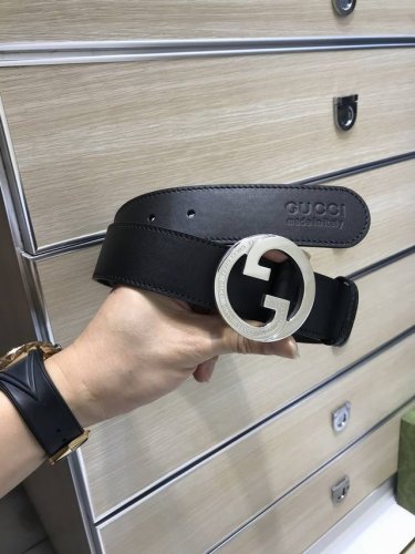 配送专柜包装 打孔针 特批 宽38Mm， 原单进口双面头层小牛皮，搭配原单钌钯电镀双G扣，手感.油边近乎完美，原产皮料定制，质感无可挑剔，出众的细节，高清实拍，