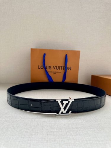 3.5宽Louis Vuitton 采用进口头层牛皮压鳄鱼肚皮搭配精致电镀钢扣头.底皮原版头层牛皮宽 做工精细，百搭，上身超好，品质一流 一件代发