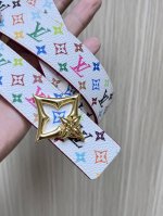 180--当季新款，3.0Mm，白彩 另一面进口树高底，做工精细，时尚，美观大方。搭配精品扣。 包装