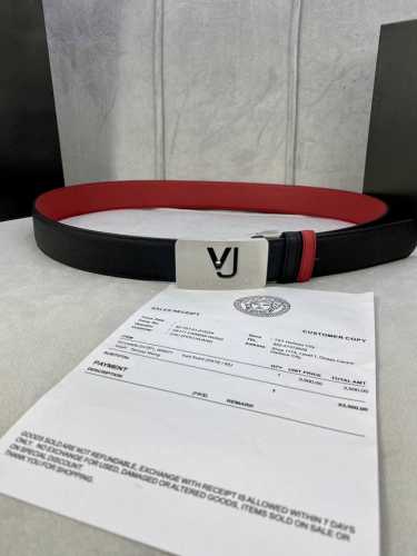 宽度3.5Cmversace 范思哲 此款柔软的手掌纹皮带饰有一个几何形状的希腊回纹别扣，既时尚又优雅。