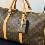 新品Louis Vuitton 路易威登Lv中古系列烟盒挂件挂饰可放耳机 零钱 车钥匙 香烟等小物件 以玲珑之姿复刻路易威登备受青睐的手袋之可作赠礼佳选 借助精