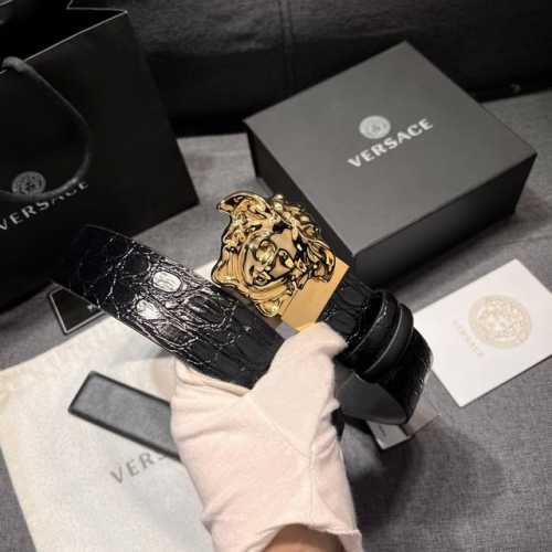 特 范思哲 宽4.0新款 光滑皮带，饰有双面Medusa Biggie搭扣，采用双色调 Medusa Biggie双面搭扣
