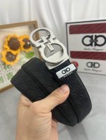 品名：菲拉格幕 自动带 材质：原单牛皮腰带 百分百头层牛皮腰带保证真皮，24K纯钢扣，专柜原单品质、做工精细，时尚大牌，送人自用首选 包装： 请认准如图专柜包装