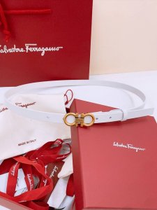 Ferragamo # 经典Gancio皮带 女士光滑小牛皮平纹面，质感十足 独特复古风格 复古链五金搭配 1.5Cm
