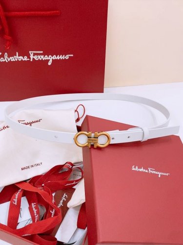 Ferragamo # 经典Gancio皮带 女士光滑小牛皮平纹面，质感十足 独特复古风格 复古链五金搭配 1.5Cm