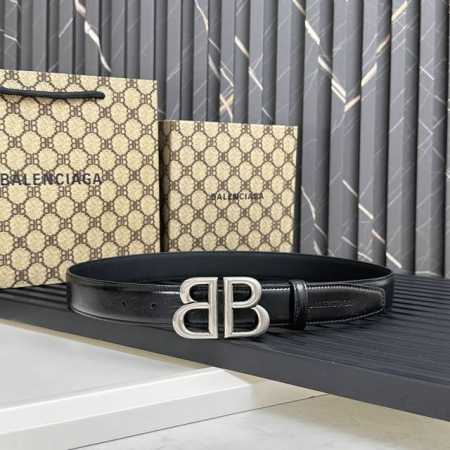 特 尺寸：宽度：3厘米 细纹牛皮革 末端饰以同系配色Balenciaga品牌标识压纹 做旧金色Monaco Bb标识金属配件 材料：牛皮革 - 点击图像关闭