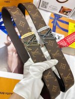 皮带：Lv.路易威登顶级复刻- 腰带：原单品质百分百进口头层牛皮，保证真皮。雕花镂空浮雕工艺.真空电镀.永不掉色.24K纯钢扣头层老花，黑格，棕格，黑花，格仔系