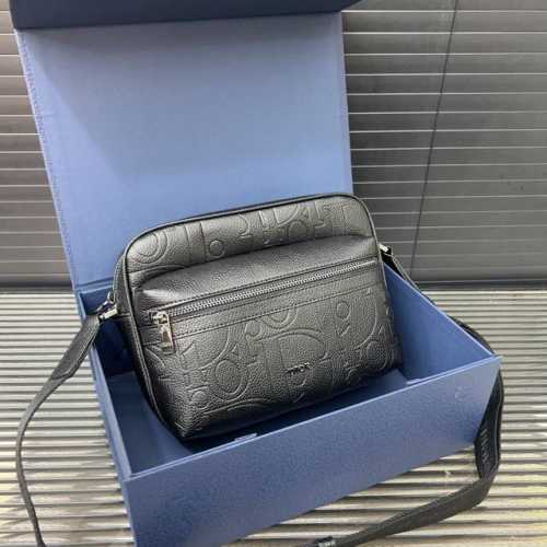 Dior 迪奥 Rider 2.0 可调节肩带拉链开合 皮革拼粒面小牛皮 邮差包单肩斜挎包 男款 黑色 明星单品 采用优质原厂材质 高端品质 配送礼盒 规格: