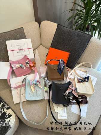 全钢五金 配丝巾小马挂件 Minievelyne伊芙琳可可爱爱小包 曾经称它为小废包 如今啪啪打脸强烈推荐给你们哦 舒适感和实用感简直无法用言语形容哦只想告诉姐 - 点击图像关闭