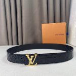 驴牌L。V。 经典永不过时！宽度40Mm上身效果巨好！时髦中带着随性和酷感。不锈钢材质不易氧化
