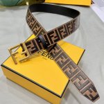 Fendi 芬迪 男士皮带 宽38Mm 标志造型宽皮带。原版针扣，进口原版小牛皮制成。印有浮雕黑ff 图案。镀金表面金属制品，品质保证。