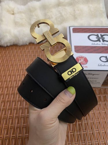 品名：菲拉格幕 原单皮带 材质：原单牛皮腰带 百分百头层牛皮腰带保证真皮，24K纯钢扣，专柜原单品质、做工精细，时尚大牌，送人自用首选 包装： 请认准如图专柜包