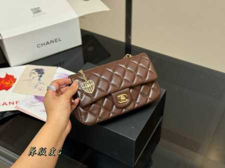 无盒 香奈儿Chanel 爱心珍珠双C包挂件 真的美到心坎上啦[萌萌哒R] 好有辨识度啊一整个方胖子显得更耐看啦[哇R] 尺寸:20.12Cm - 点击图像关闭