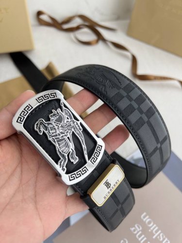 品名：巴宝莉.Burberry腰带 皮带 原单 型号：挂扣，经典纯钢材质挂扣，实物拍摄，头层牛皮 材料：百分百头层牛皮，保证真皮。双面可用专柜同等质量，双面头层