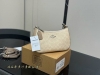 配盒 升级版 Size：24*13*7Cm 蔻驰 Teri腋下包 五金再次升级 腋下包设计天花板了哦！ 配有2条肩带， 单肩斜挎都可以！ 颜值 搜索Coach