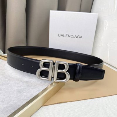 alenciaga Bb 宽版腰带 这款Bb 版腰带来自Balenci设计细节，正面扣、尖尾，打孔式细节3.8Cm