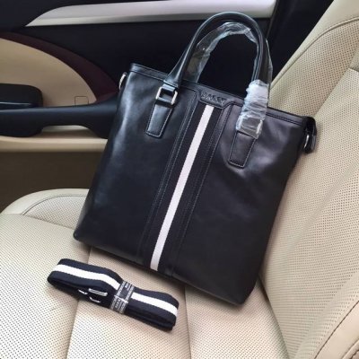 品牌名称 ：巴利新款 产品规格 ：33 23 5 产品材质 ：原版头层牛皮+专用里布 产品详情 ：黑色 顶级做工 产品型号 ：13622-3
